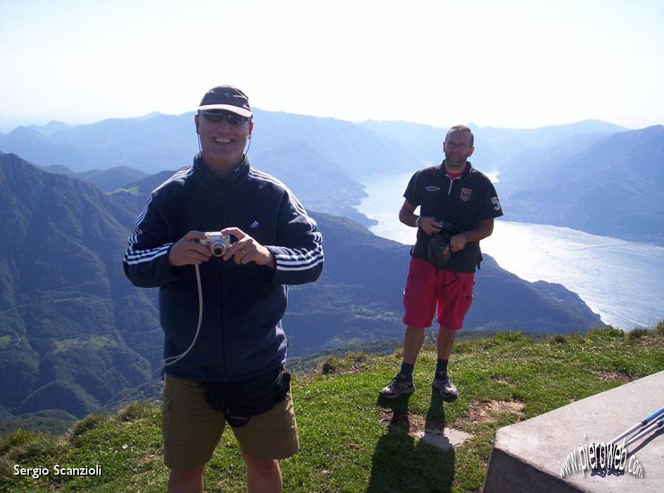 0034 Estensione dell'escursione con Leo e Pier sulla cima del Monte Muggio.JPG